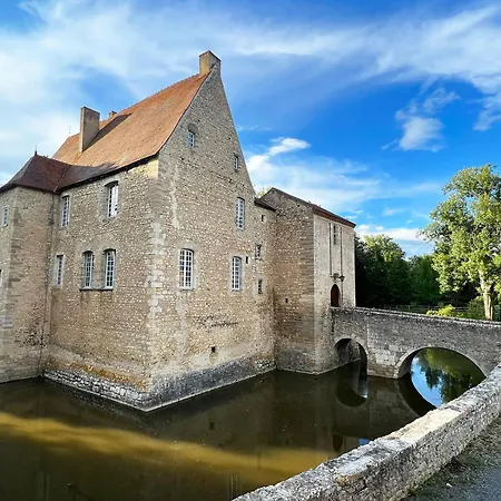 Holiday home Chateau De La Mothe De Vicq - Allier, A Proximite De Vichy Vicq (Allier)